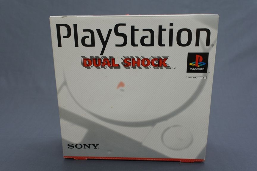 (T30E16) Sony playstation Dual Shock SCPH-7000 console Japanese version  complete very good condition
